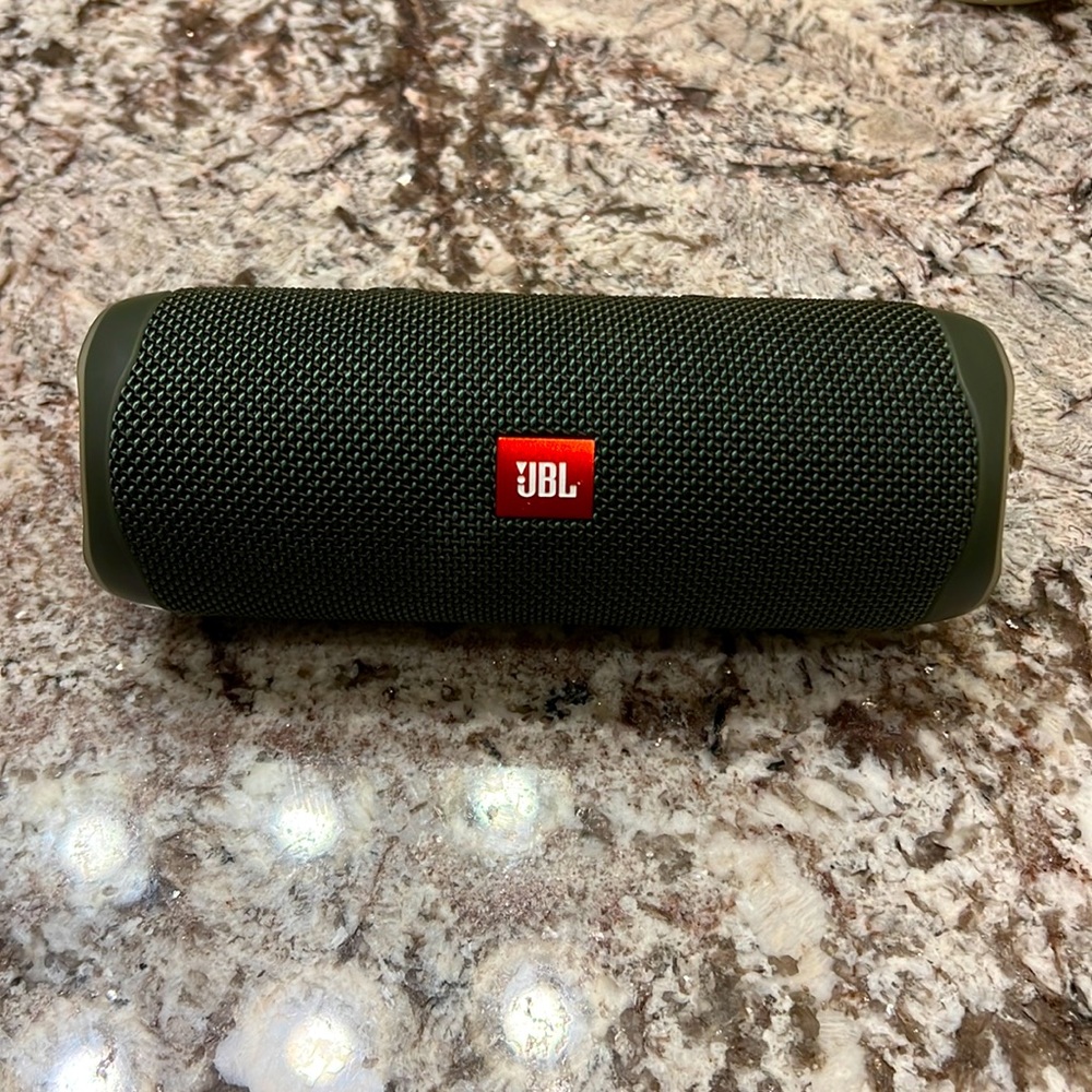 JBL flip 5. Green